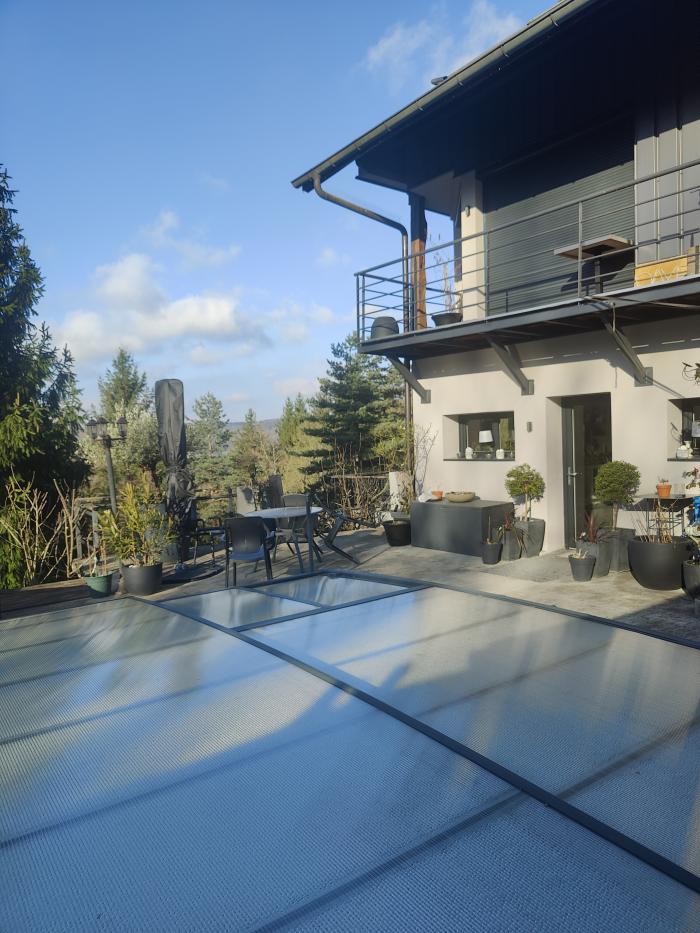 Home sitting Groisy, France