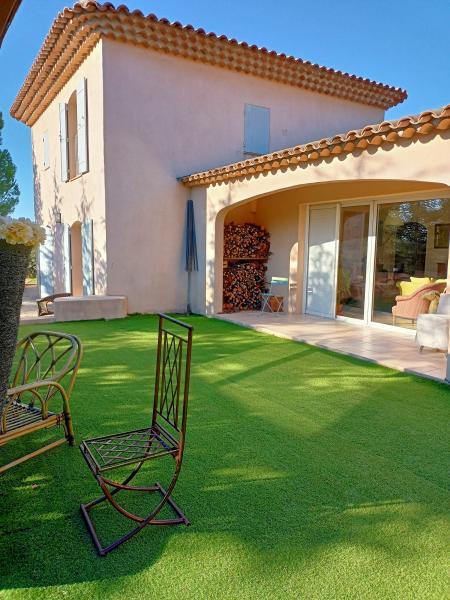 Home sitting Meyreuil, France